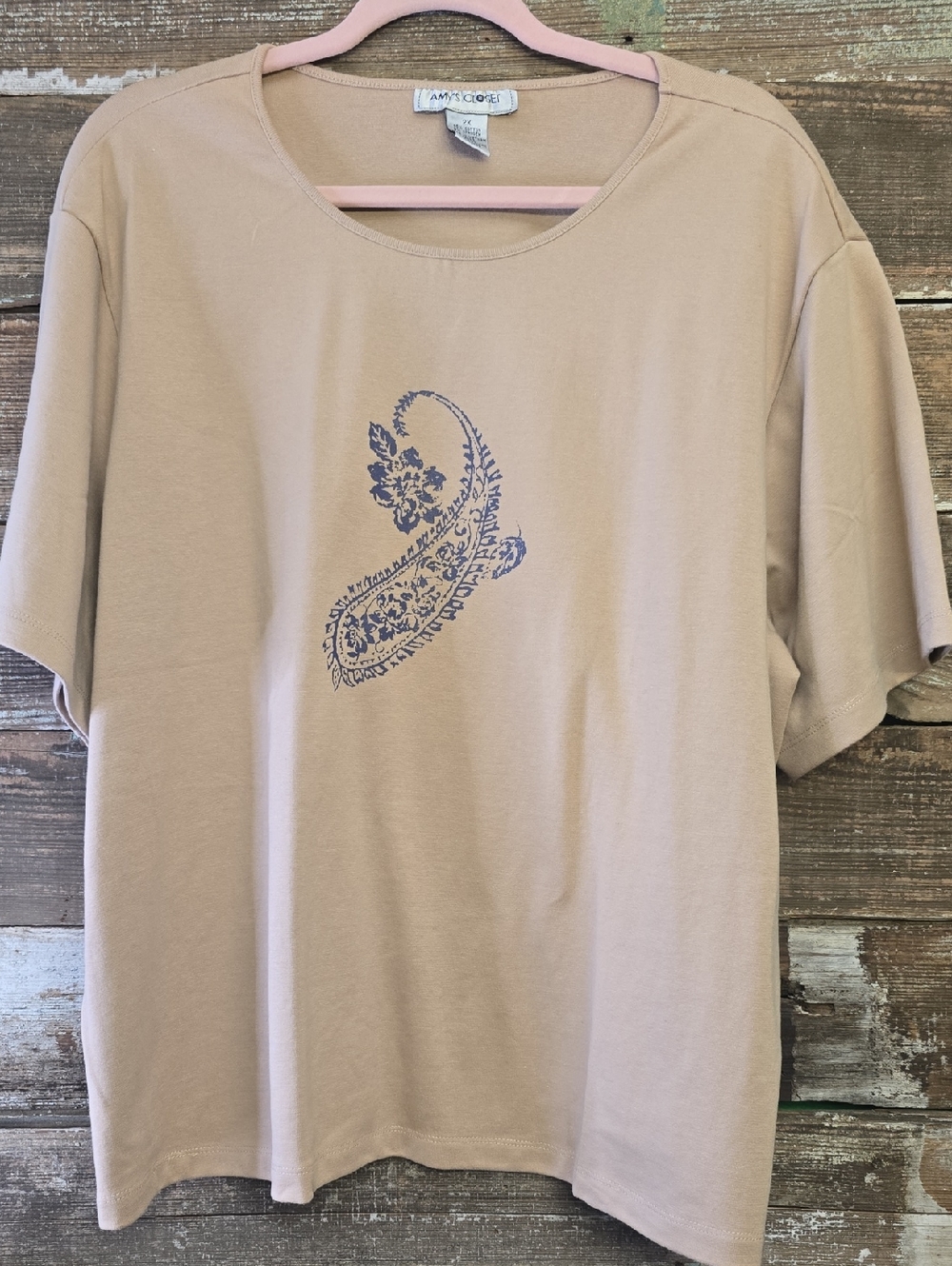 Amy's Closet Beige Tee with Navy Paisley, Size 2X
